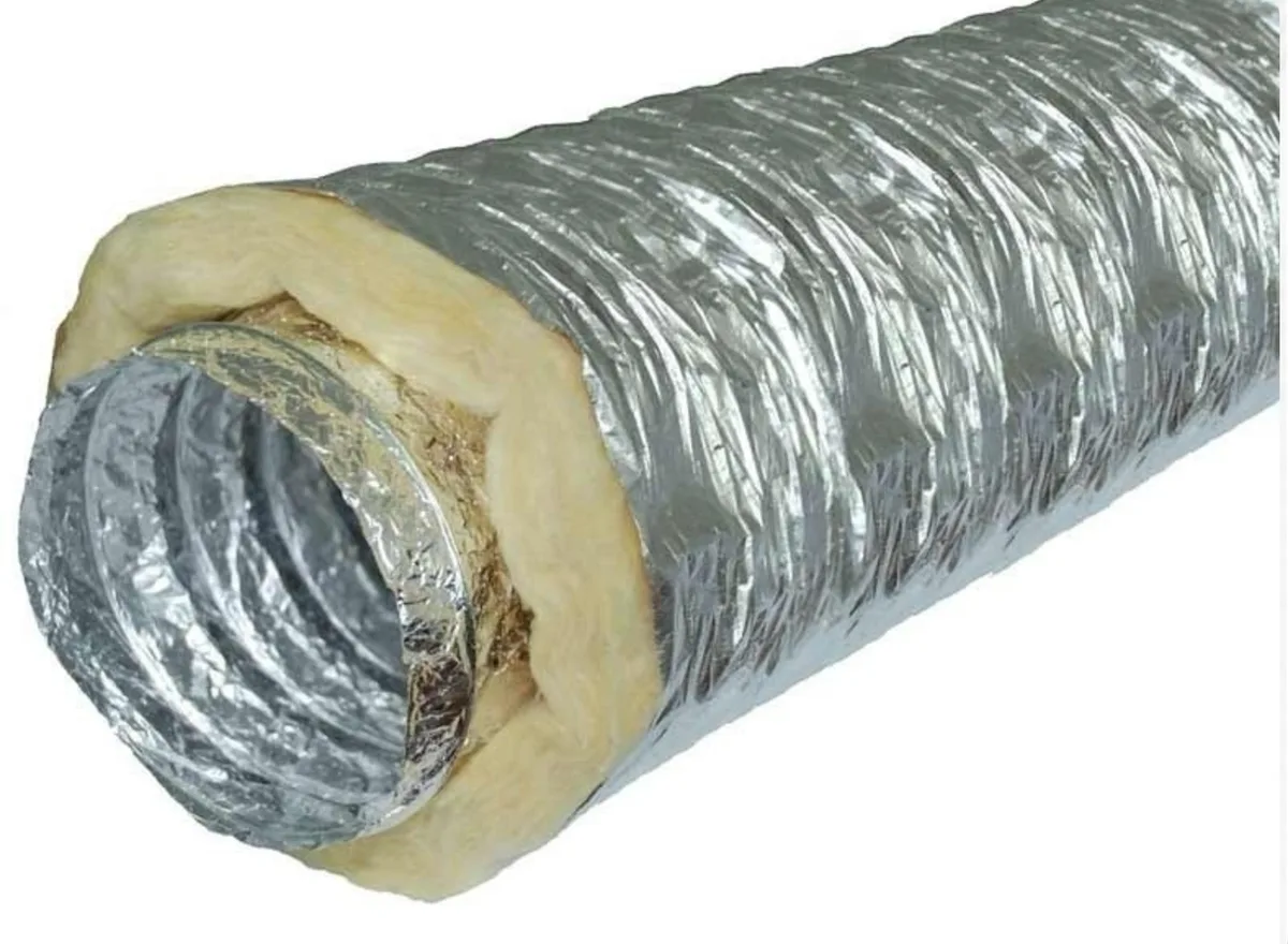 Przewód aluminiowy elastyczny izolowany — przekrój pokazujący wełnę mineralną 25 mm między kanałem wewnętrznym a płaszczem zewnętrznym