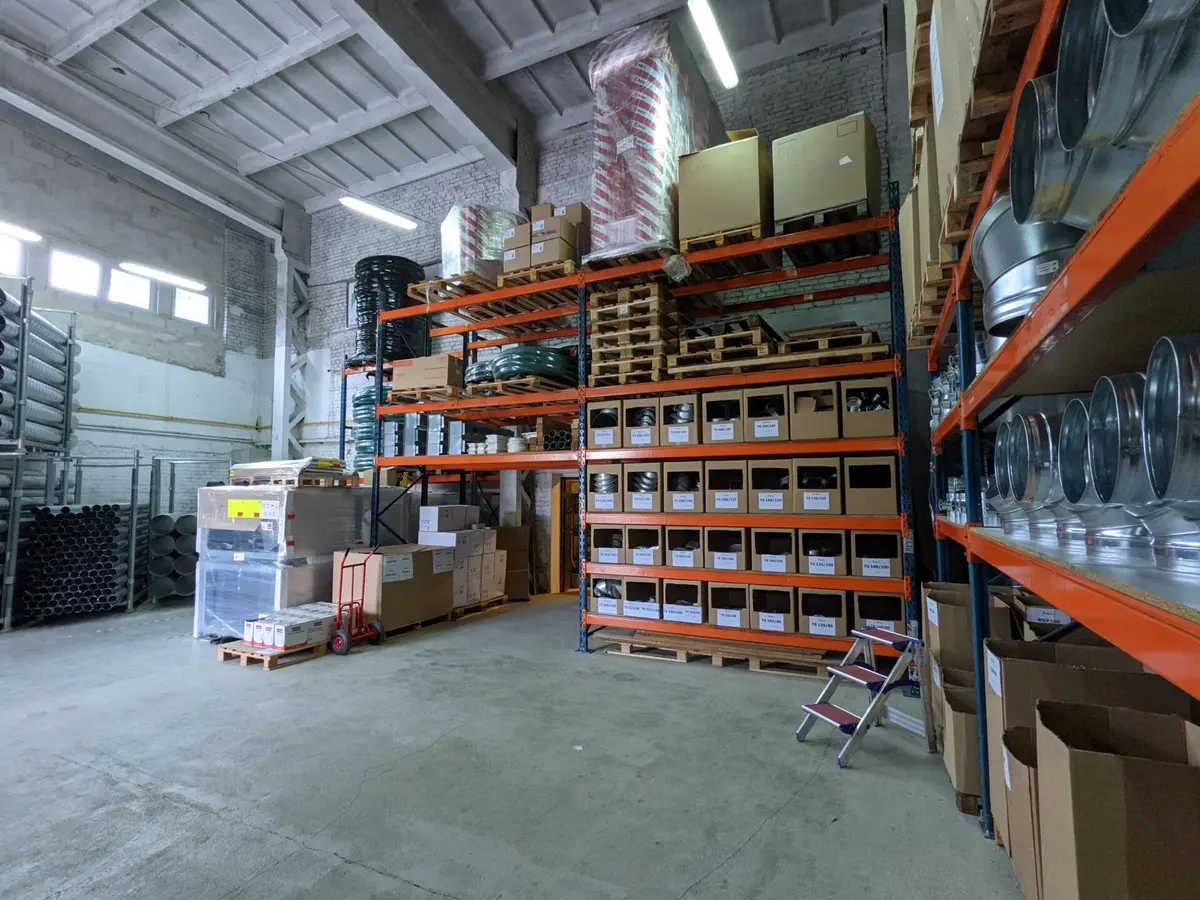 Magazyn Ventido — elementy montażowe i izolacje